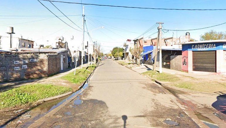 Prendieron fuego a una joven y a su hijo: el bebé murió