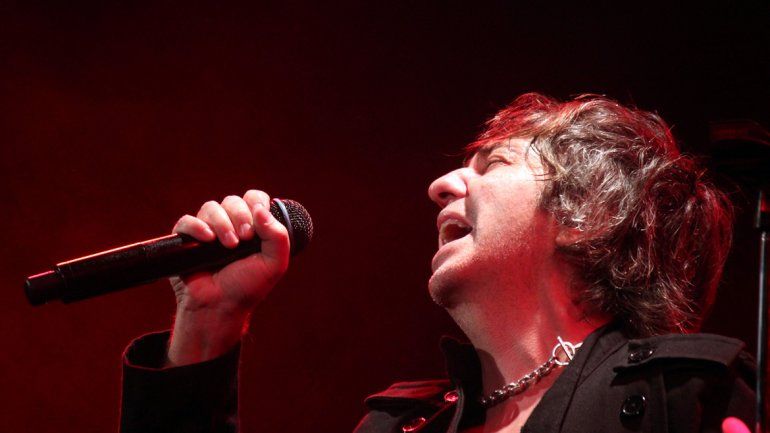 La banda nacida en Lanús llenó el mítico teatro neuquino con su espectáculo Repuesto de fe.