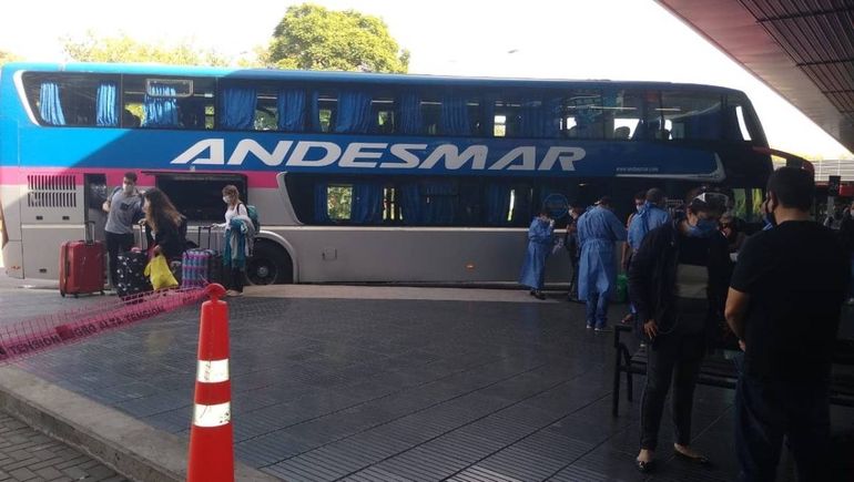 El fallo condenó a la empresa de transporte de larga distancia por abandonar al pasajero que subió en Cipolletti.