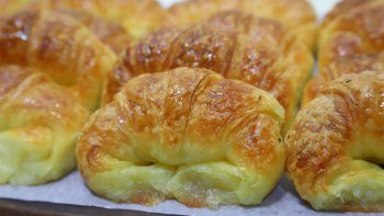 Cómo hacer medialunas caseras suaves y esponjosas en simples pasos Cómo hacer medialunas caseras suaves y esponjosas en simples pasos