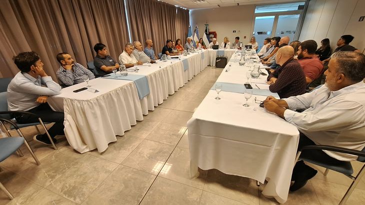 El encuentro abordó el combate a plagas, el impacto del granizo, la falta de financiamiento de largo plazo y la necesidad de cambios estructurales para sostener la actividad. El encuentro abordó el combate a plagas, el impacto del granizo, la falta de financiamiento de largo plazo y la necesidad de cambios estructurales para sostener la actividad.