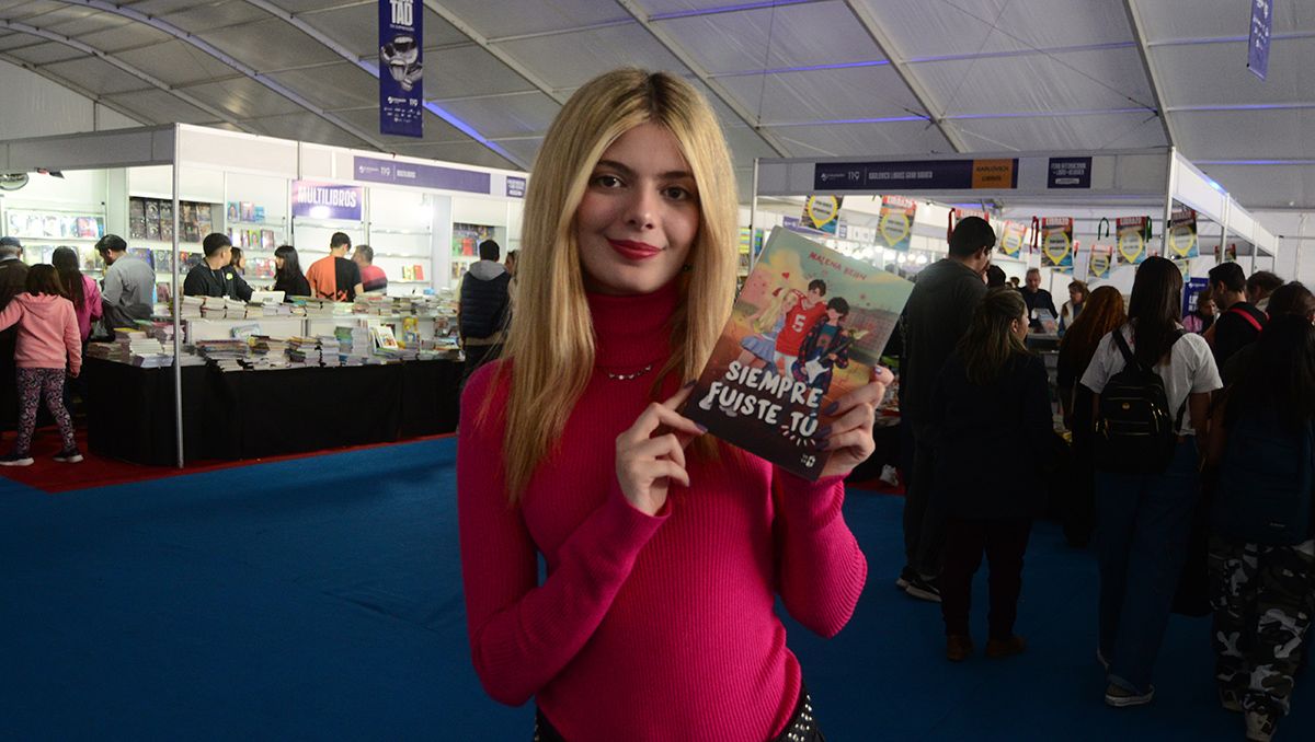 Una influencer de libros que con 19 años escribió su primera novela