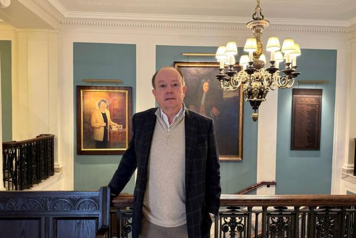 Cottani señaló que la distancia entre el discurso y los fundamentos económicos quedó expuesta cuando el mercado ignoró las promesas oficiales y llevó al dólar a su propio equilibrio.