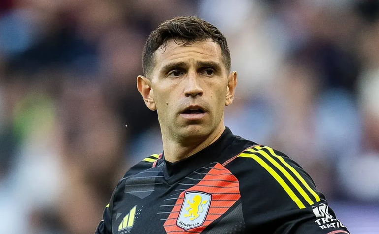 El Aston Villa del Dibu Martínez fue goleado en la Premier League.