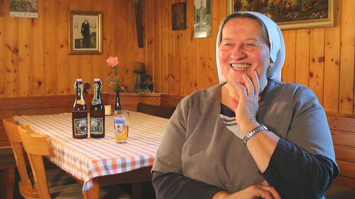 Identidad bávara: Con 75 años, Sor Doris lidera la producción artesanal y defiende el consumo responsable. Identidad bávara: Con 75 años, Sor Doris lidera la producción artesanal y defiende el consumo responsable.