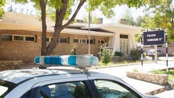 centenario: aprovecharon que no habia nadie en la casa y se robaron hasta el inodoro