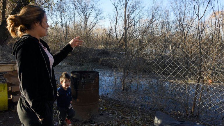 Hay 534 personas en riesgo por la crecida del Neuquén