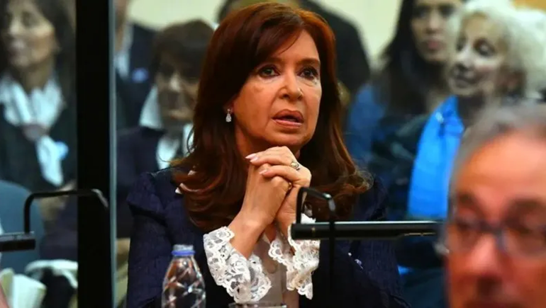 CFK convocó por redes a que se escuche el alegato de su defensor
