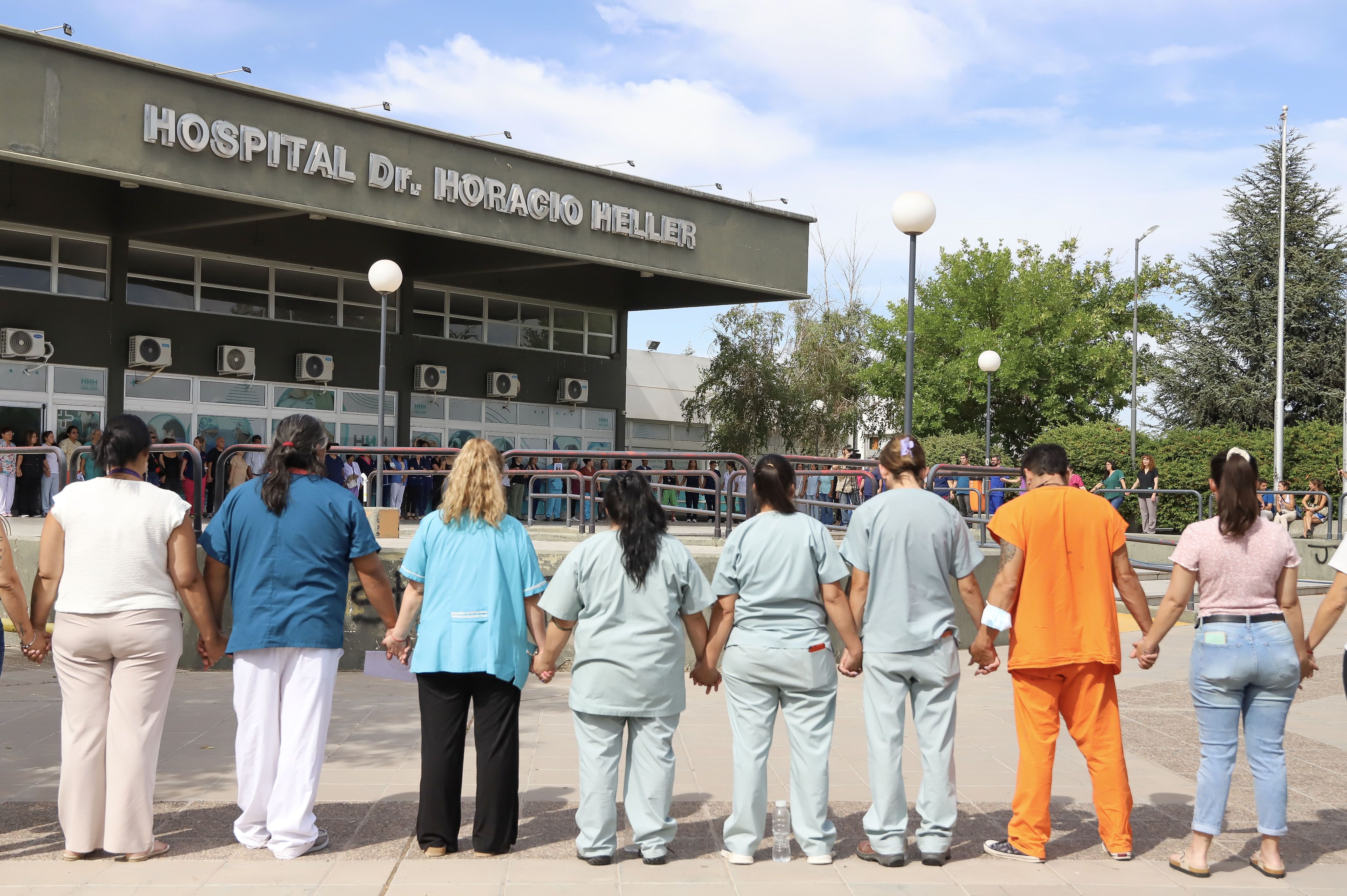 El emotivo homenaje a las tres trabajadores del Hospital Heller: Sus muertes son un golpe muy fuerte para todos