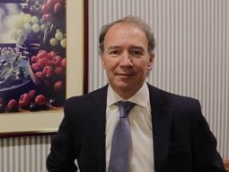 El nuevo presidente de Frutas de Chile se mostró optimista de cara a la presente temporada. El nuevo presidente de Frutas de Chile se mostró optimista de cara a la presente temporada.
