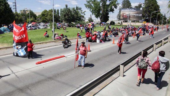 Organizaciones siguen en la Ruta 22 y liberan el tercer puente