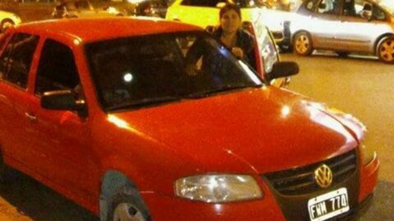 Salieron a hacer las compras y les robaron el auto