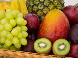 Los resultados de un estudio internacional sugieren que incorporar más frutas a la alimentación diaria podría contribuir al cuidado de la salud mental. Los resultados de un estudio internacional sugieren que incorporar más frutas a la alimentación diaria podría contribuir al cuidado de la salud mental.