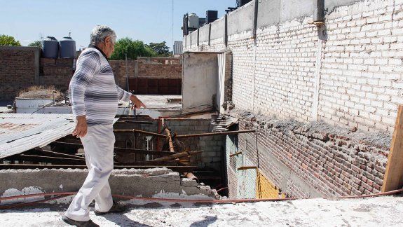 El vecino de la Coope vive en ruinas hace tres meses