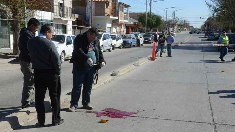 La escena del crimen en calle Antártida Argentina casi esquina Colón.