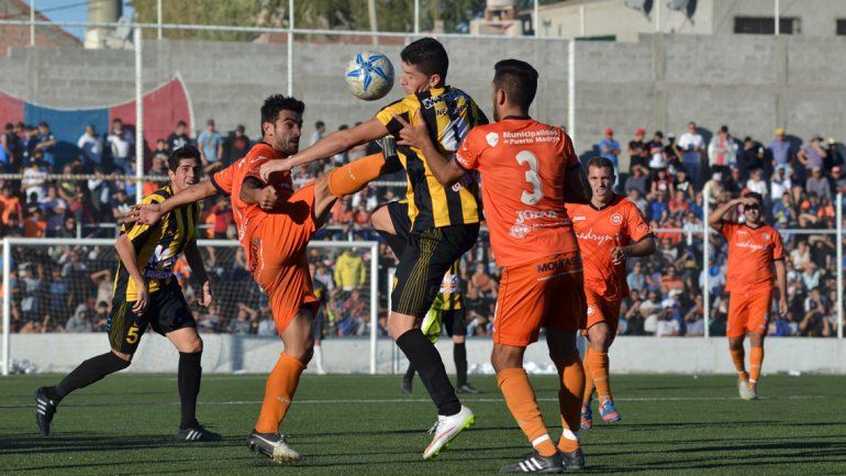 En Madryn jugó tal vez su partido más flojo de todo el torneo y en apenas 10 minutos perdía 2-0. El global fue 3-1.