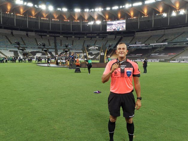 El neuquino Darío Herrera estuvo en la final como cuarto árbitro.