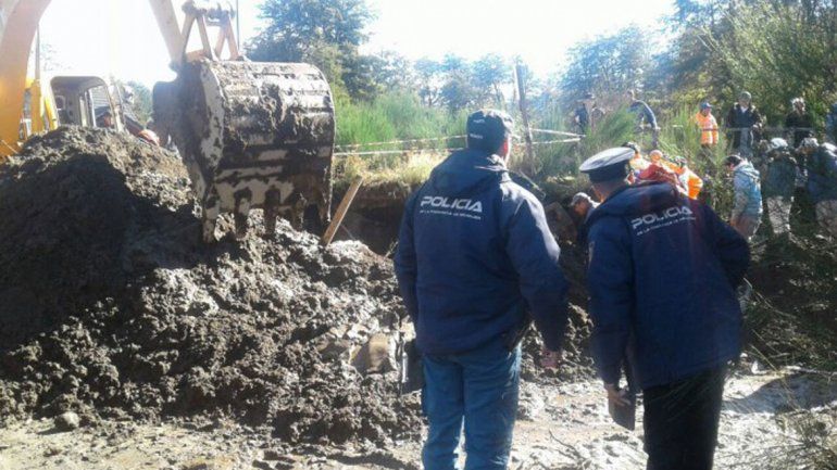 Rescataron a un operario que quedó enterrado en una obra en Villa La Angostura