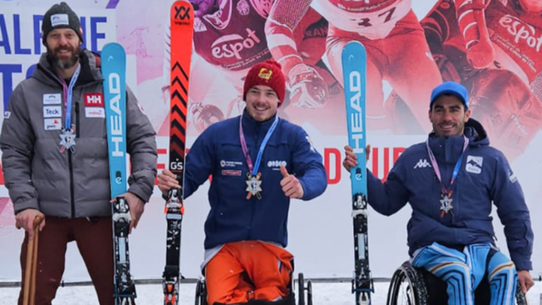 Enrique Plantey en el podio del mundial en Francia