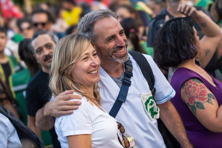 Myriam Bregman marchó junto a Trebucq... pero el hermano del conductor. Myriam Bregman marchó junto a Trebucq... pero el hermano del conductor.