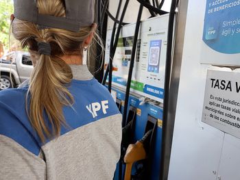 Venció la tasa vial y crece la incertidumbre sobre el precio del combustible en Plottier.