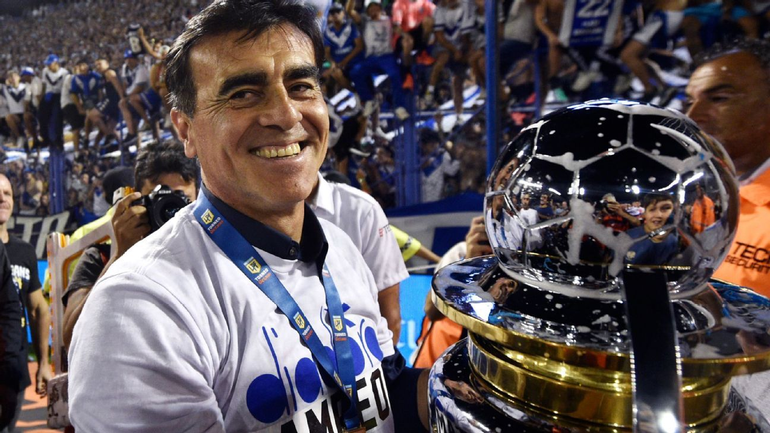 Gustavo Quinteros está a una firma de cerrar su llegada a Independiente