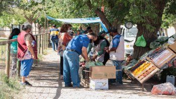Hay polémica por la decisión del Municipio de trasladar la feria de la plaza del Don Bosco a las 1200 Viviendas. Hay polémica por la decisión del Municipio de trasladar la feria de la plaza del Don Bosco a las 1200 Viviendas.