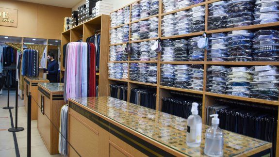 Los neuquinos ya no usan ropa formal: las ventas cayeron un 50%