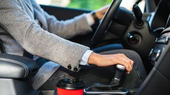 Hay que estar atento al estado del embrague para evitar dolores de cabeza. Foto: Freepik Hay que estar atento al estado del embrague para evitar dolores de cabeza. Foto: Freepik