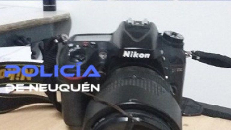 La cámara de fotos fue encontrada en una casa del barrio Vega Maipú.