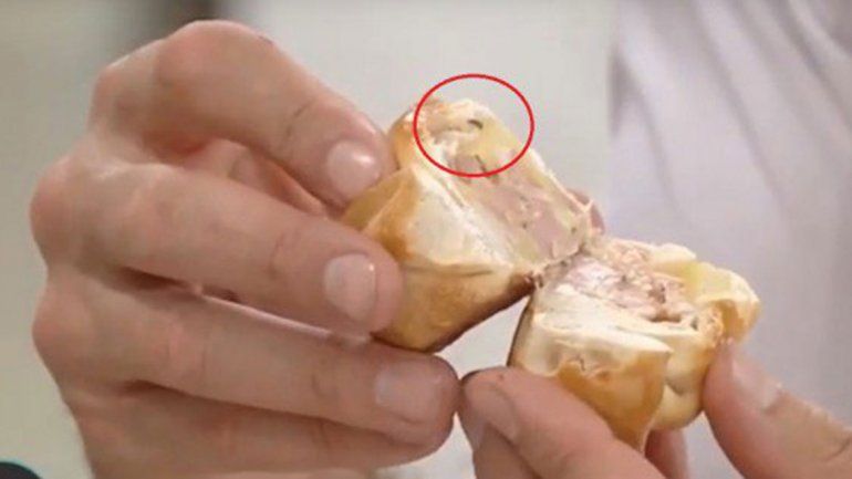 Morfi atragantado: en vivo, apareció un bicho en la empanada perfecta