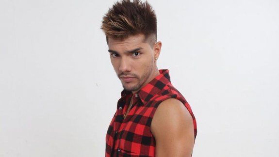 No se la cree. Desde su aparición en el piso del Bailando, Tyago enamoró a todos con su carisma y &nbsp;se convirtió en el nuevo sex symbol. Se instaló eso que es nuevo para mí y me da mucha gracia, dijo el cantante del legendario grupo Trulalá.