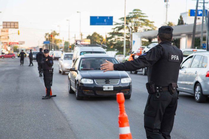 Los agentes de seguridad controlarán que todos los autos cumplan con las requicitos obligatorios para salir a la ruta.