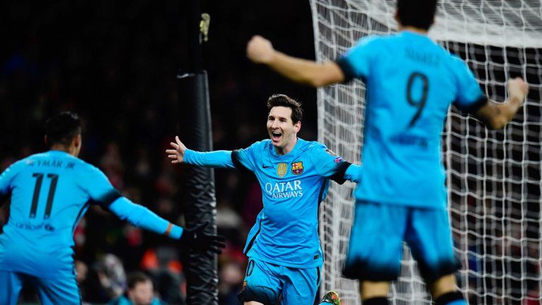 La Pulga sigue intratable como su equipo. Ahora cortó la racha negativa sin goles en Londres ante Peter Cech.