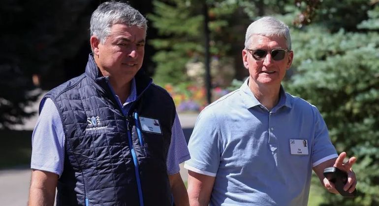 Tim Cook, CEO de Apple, y Eddy Cue, vicepresidente de la compañía estuvieron en Sun Valley. Tim Cook, CEO de Apple, y Eddy Cue, vicepresidente de la compañía estuvieron en Sun Valley.