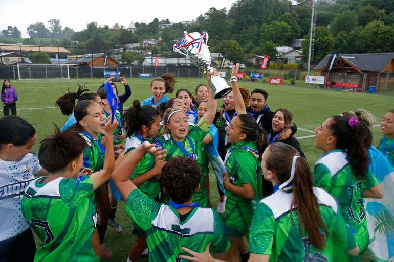 ¡Neuquén campeón en fútbol femenino de la Araucanía, en Chile!
