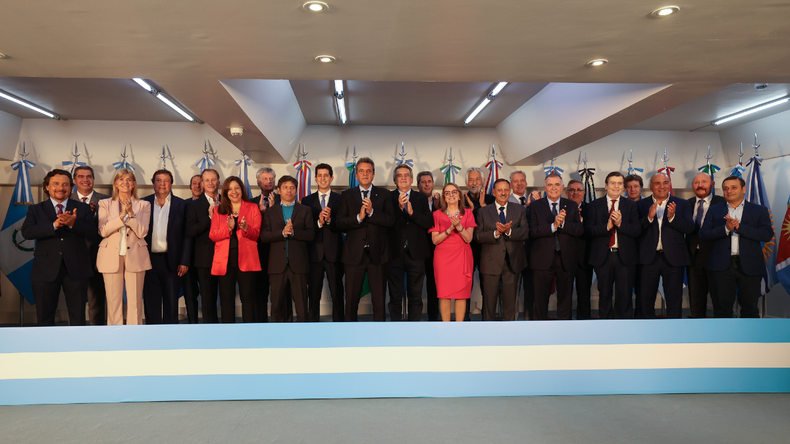 Sergio Massa reunió a los gobernadores en apoyo a su candidatura presidencial.