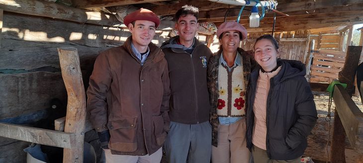¡Qué sonrisas! Guada con sus tres hijos. Foto: gentileza ¡Qué sonrisas! Guada con sus tres hijos. Foto: gentileza