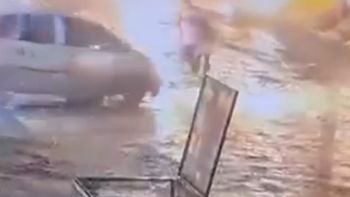 Le pasó por encima a un nene con el auto y siguió de largo: así se lo explicó después a la Policía. Le pasó por encima a un nene con el auto y siguió de largo: así se lo explicó después a la Policía.