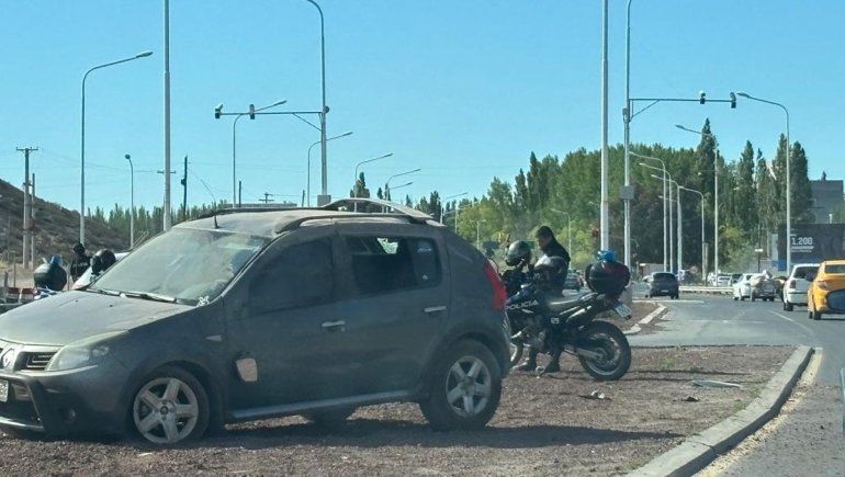 Dos personas debieron ser atendidas en el Hospital Natalio Burd tras un vuelco en Ruta 7.