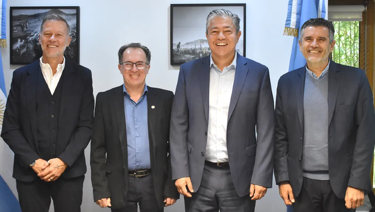 El convenio fue firmado por el gobernador Rolando Figueroa y el intendente Luis Bertolini.