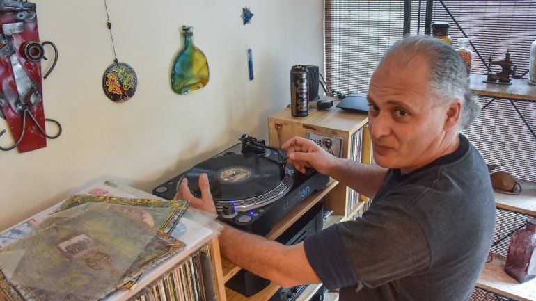 El resurgimiento de una pasión. Considera que la vuelta de los vinilos tiene que ver con el reencuentro con un objeto que fue testigo de la época más feliz de su vida: la juventud. Por lo tanto