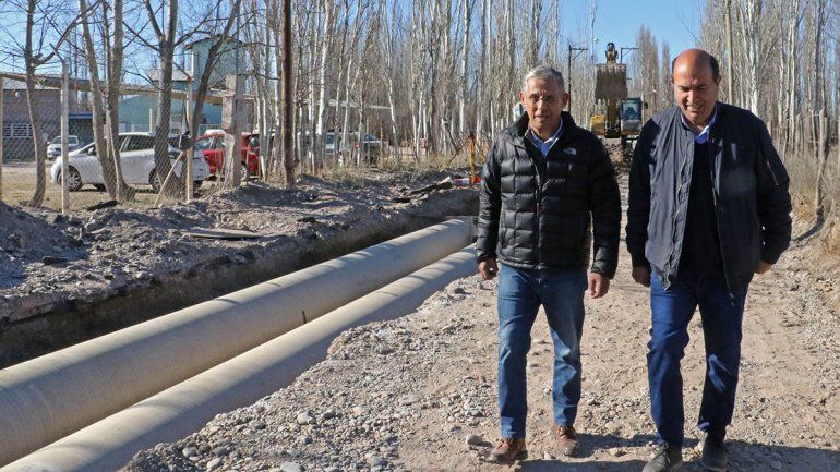 Empezaron a hacer obras de desagüe en la calle Futaleufú