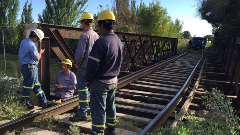 Trabajan para reparar el puente ferroviario&nbsp;