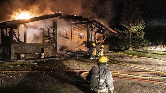 Sofocan incendio en un vivero lindante al aeropuerto de Chapelco