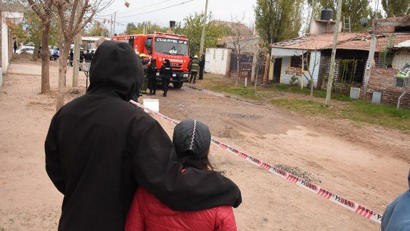 Tragedia en el oeste: dos adultos y una nena murieron calcinados al incendiarse una vivienda.&nbsp;