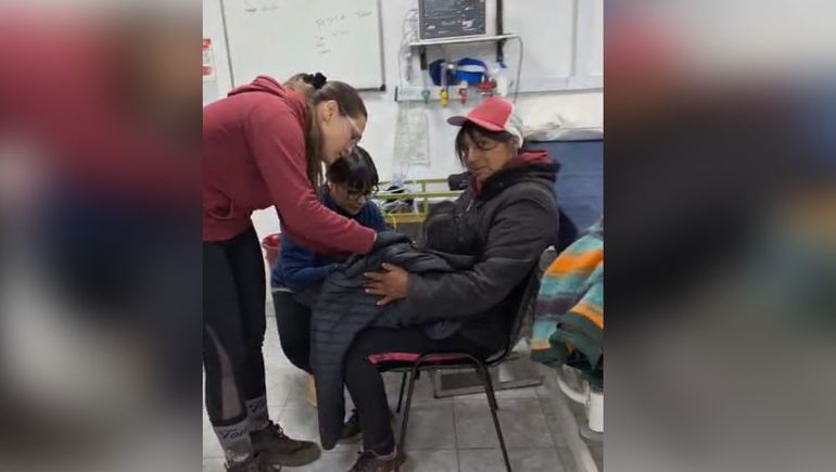 Las primeras atenciones que recibió en el Centro de Salud de la localidad.