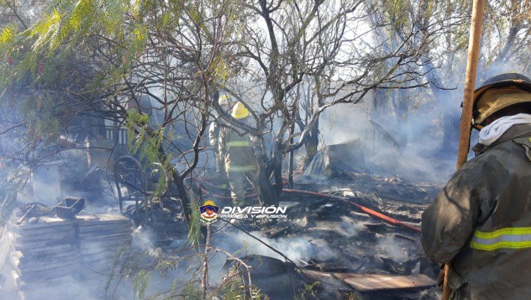 Un hombre de 78 años quedó en la calle tras sufrir un incendio en su vivienda