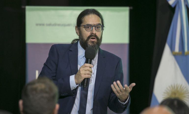 El ministro de Salud, Martín Regueiro, al hablar en el acto. El ministro de Salud, Martín Regueiro, al hablar en el acto.
