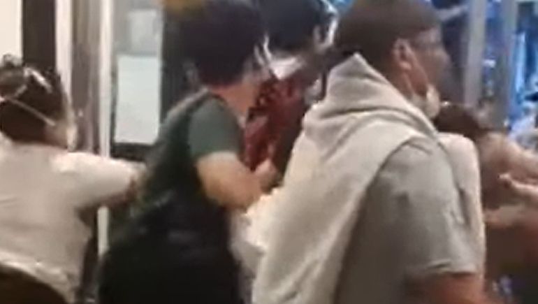 Antivacunas golpearon a empleados de un local por pedir el pase sanitario